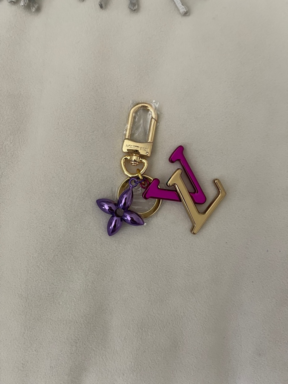 LV Key rings or bag charms - Picture 3 of 3